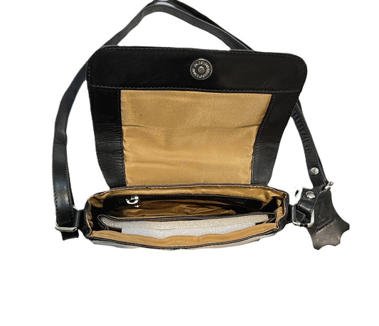 Dam väska lagom storlek, toppad med klaff..